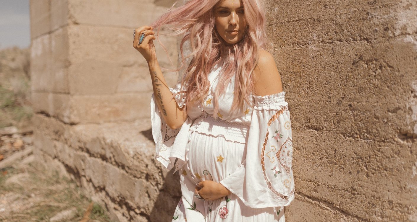 Maternity dresses that howl summer